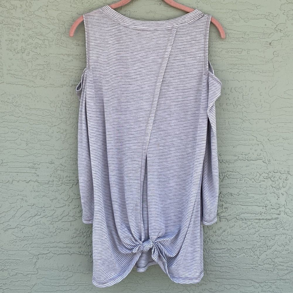 Calvin Klein Performance Sz XL Split-Back Cold-Shoulder Long Sleeve